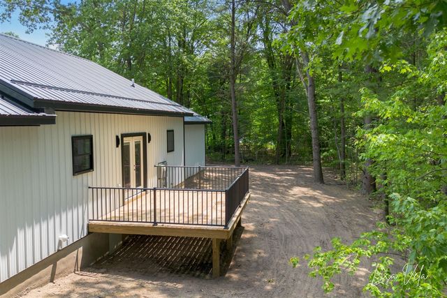 5527 E Samantha Lane, Twin Lake, MI 49457
