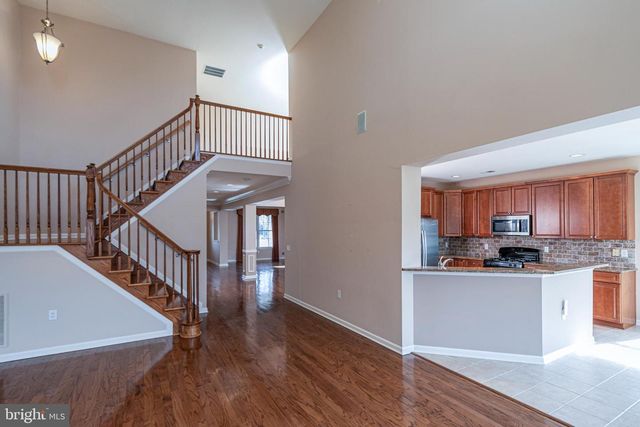 10 INDEPENDENCE CT, Somerset, NJ 08873