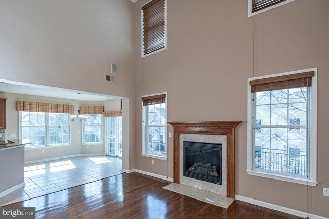 10 INDEPENDENCE CT, Somerset, NJ 08873