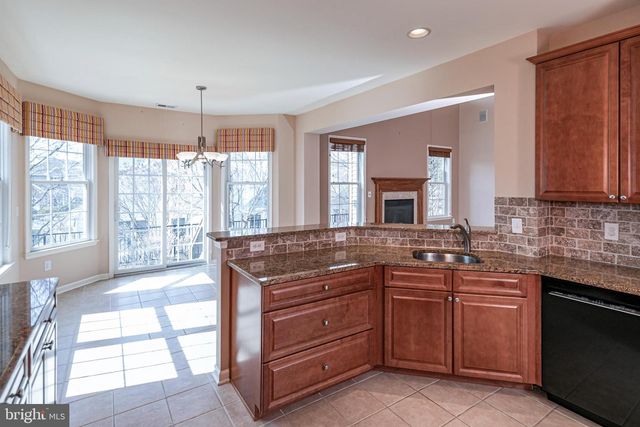 10 INDEPENDENCE CT, Somerset, NJ 08873