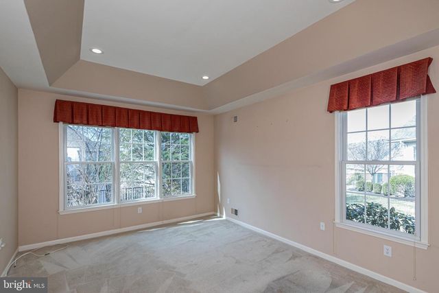 10 INDEPENDENCE CT, Somerset, NJ 08873