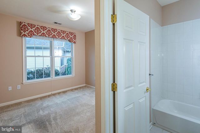 10 INDEPENDENCE CT, Somerset, NJ 08873