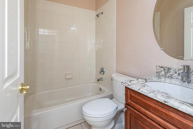 10 INDEPENDENCE CT, Somerset, NJ 08873