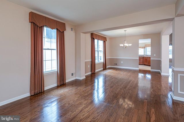 10 INDEPENDENCE CT, Somerset, NJ 08873