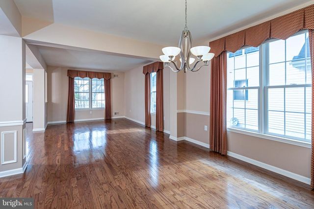 10 INDEPENDENCE CT, Somerset, NJ 08873