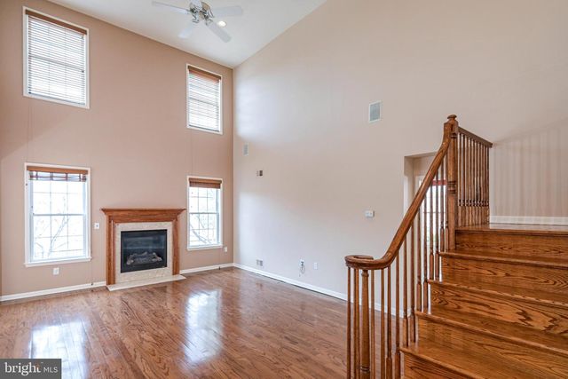 10 INDEPENDENCE CT, Somerset, NJ 08873