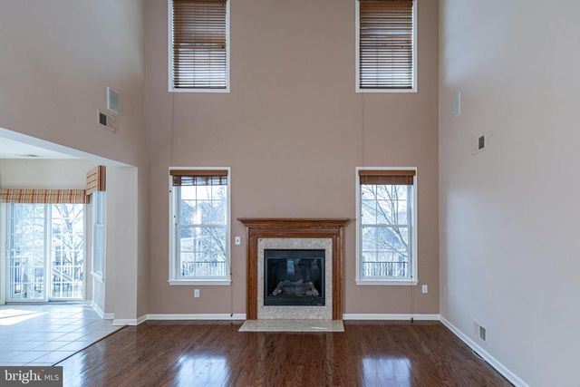 10 INDEPENDENCE CT, Somerset, NJ 08873