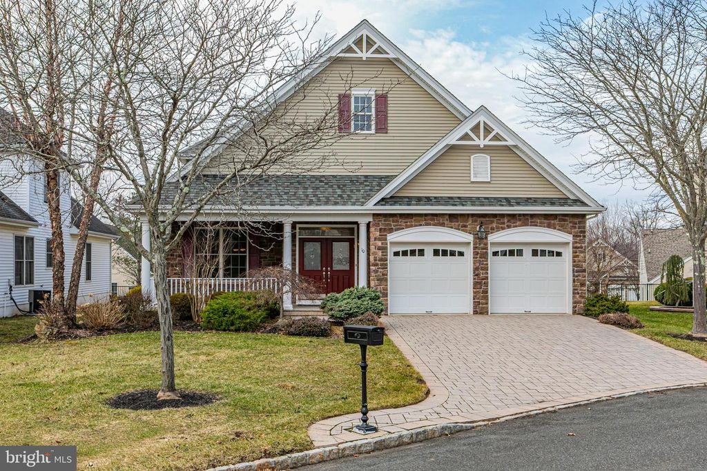 10 INDEPENDENCE CT, Somerset, NJ 08873