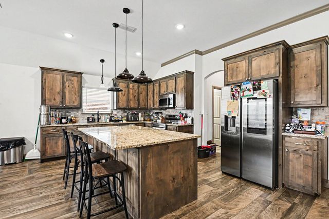 207 Bayless Avenue, Godley, TX 76044