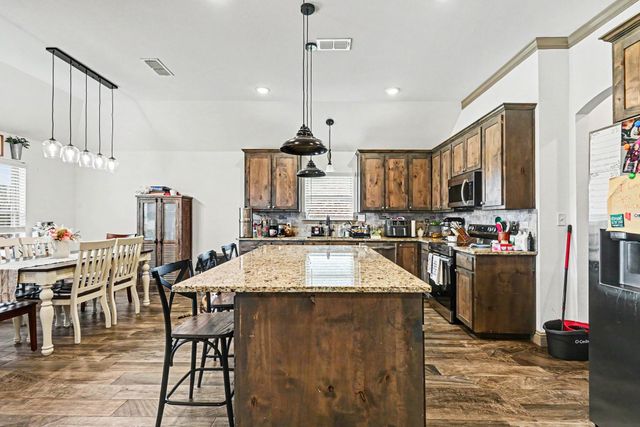 207 Bayless Avenue, Godley, TX 76044