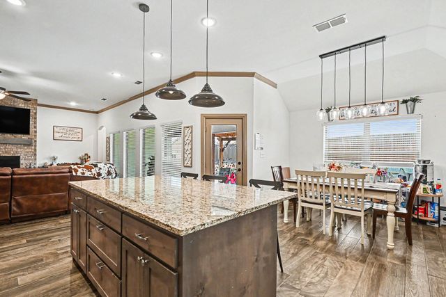 207 Bayless Avenue, Godley, TX 76044