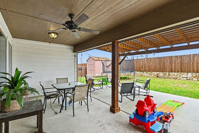 207 Bayless Avenue, Godley, TX 76044