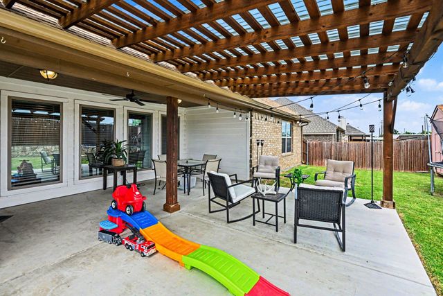 207 Bayless Avenue, Godley, TX 76044