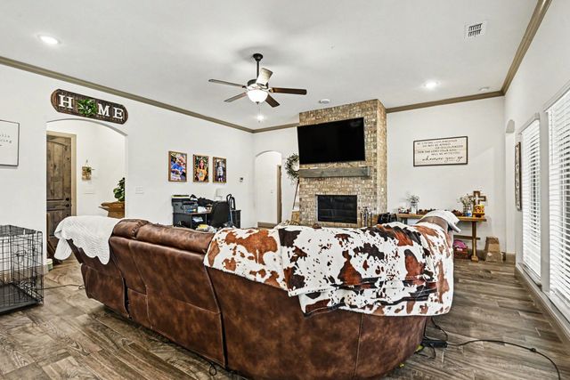 207 Bayless Avenue, Godley, TX 76044