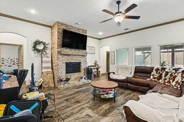 207 Bayless Avenue, Godley, TX 76044