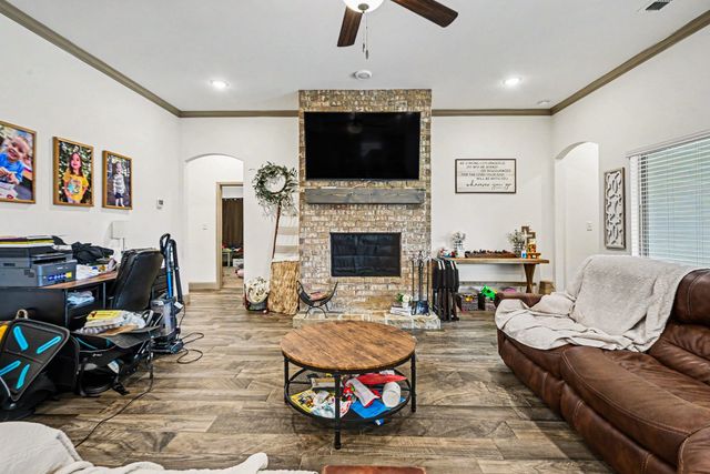 207 Bayless Avenue, Godley, TX 76044