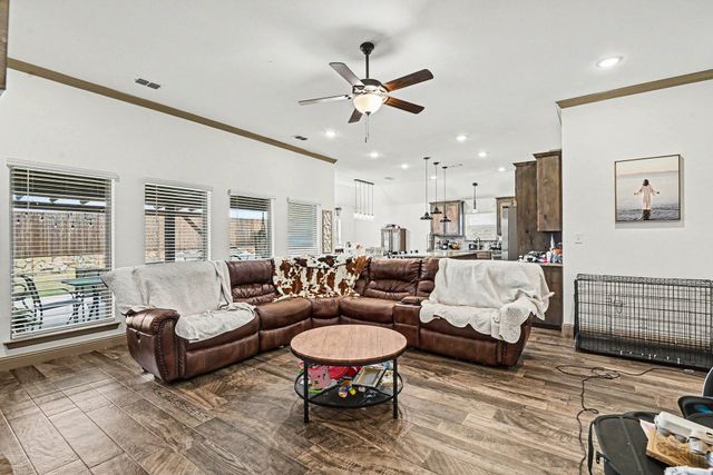 207 Bayless Avenue, Godley, TX 76044