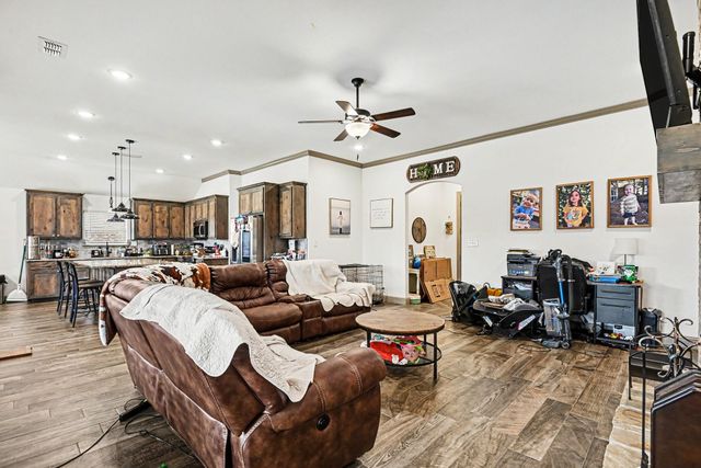 207 Bayless Avenue, Godley, TX 76044