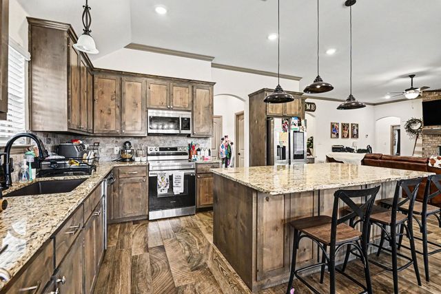 207 Bayless Avenue, Godley, TX 76044