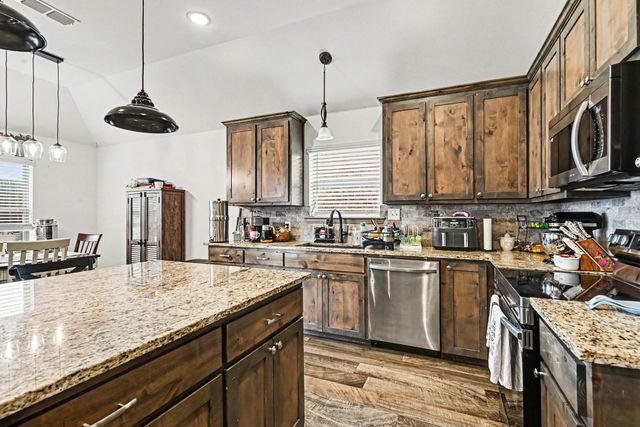 207 Bayless Avenue, Godley, TX 76044