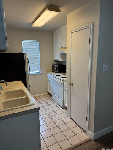 4803 Hamilton Wolfe Rd Apt 702, San Antonio, TX 78229
