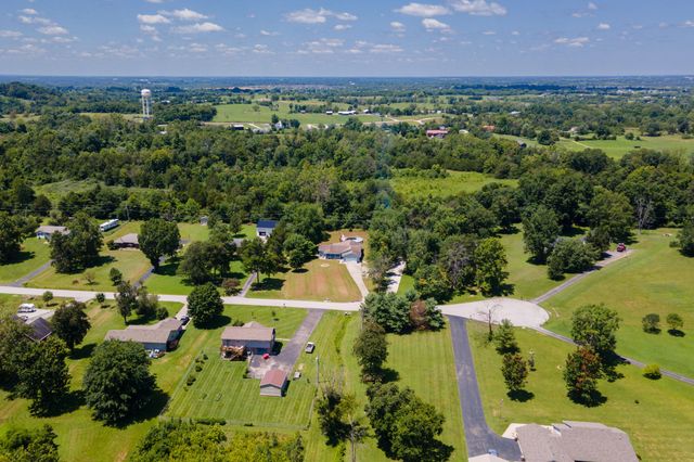 157 Woods Point Drive, Berea, KY 40403