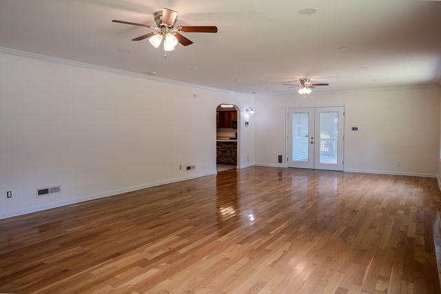157 Woods Point Drive, Berea, KY 40403