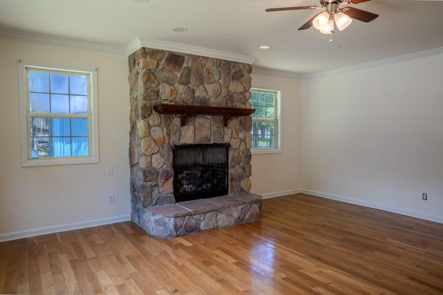 157 Woods Point Drive, Berea, KY 40403