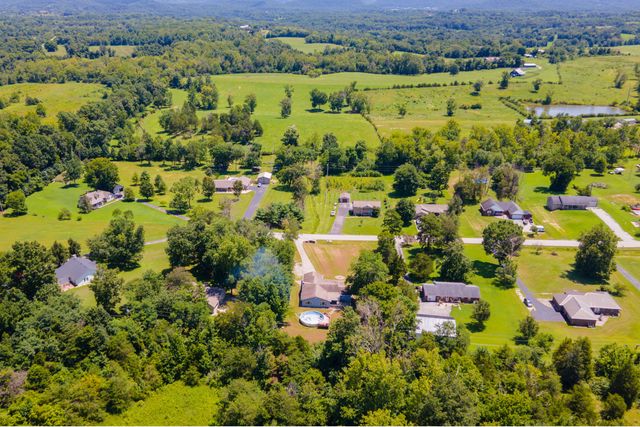 157 Woods Point Drive, Berea, KY 40403