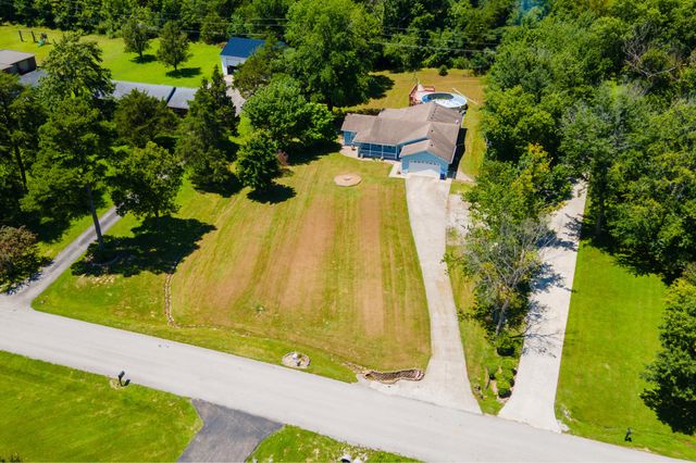 157 Woods Point Drive, Berea, KY 40403