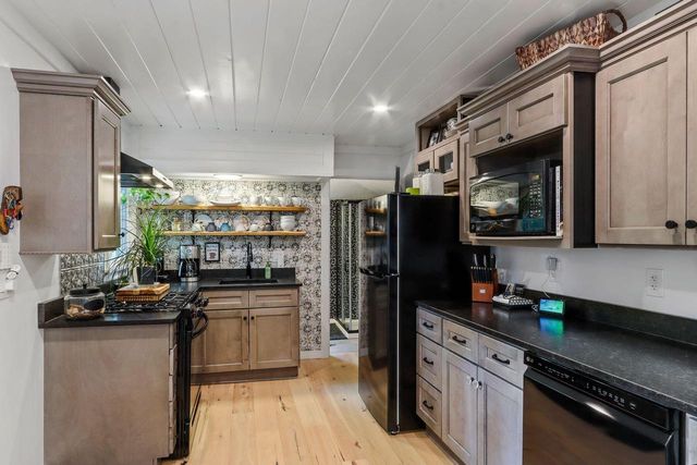 20 Collie STREET, Williams Bay, WI 53191