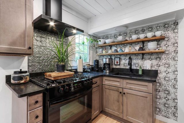 20 Collie STREET, Williams Bay, WI 53191