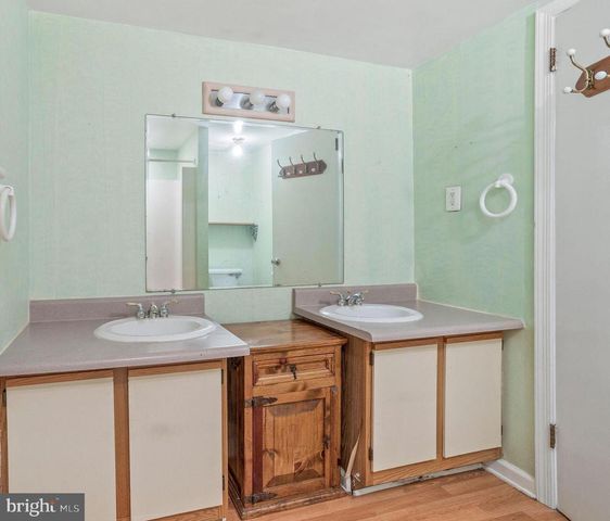 909 YARDLEY COMMONS, Yardley, PA 19067