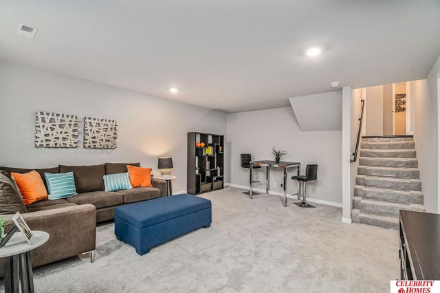 8022 N 113 Avenue, Omaha, NE 68142