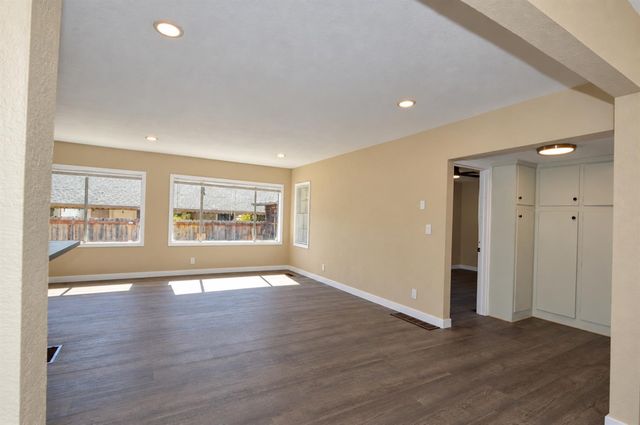 6300 14th Ave, Sacramento, CA 95820