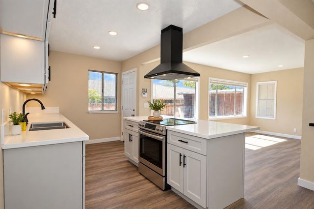 6300 14th Ave, Sacramento, CA 95820