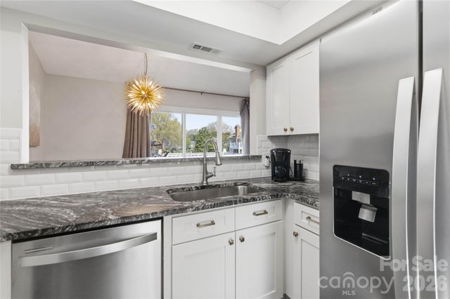 9400 S Vicksburg Park Court, Charlotte, NC 28210