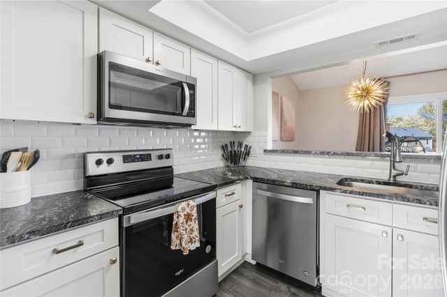 9400 S Vicksburg Park Court, Charlotte, NC 28210