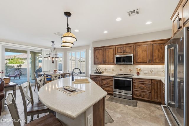 2371 E Skywalker Way, Green Valley, AZ 85614