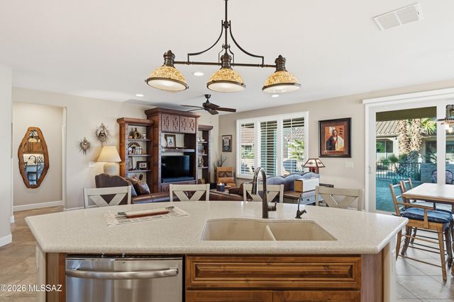 2371 E Skywalker Way, Green Valley, AZ 85614