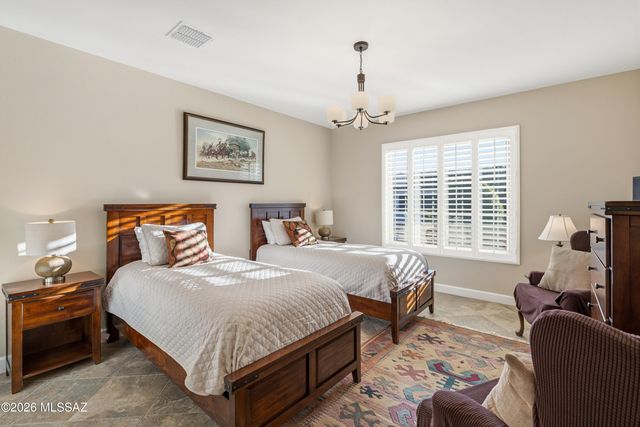 2371 E Skywalker Way, Green Valley, AZ 85614