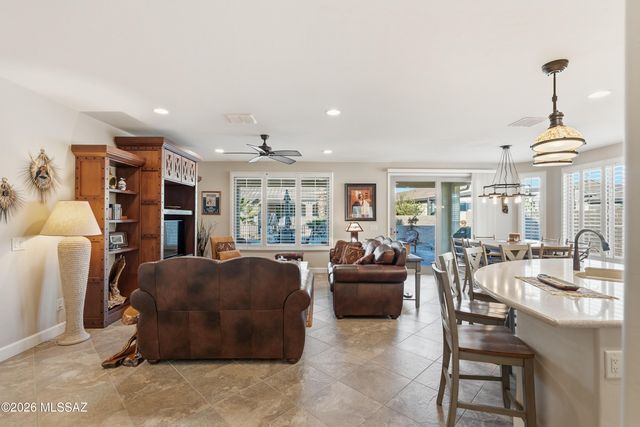 2371 E Skywalker Way, Green Valley, AZ 85614