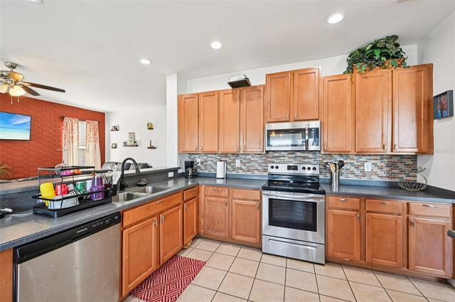 7162 50TH AVENUE CIRCLE E, Palmetto, FL 34221