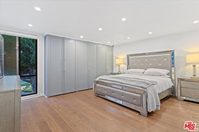 9311 Burton Way A, Beverly Hills, CA 90210