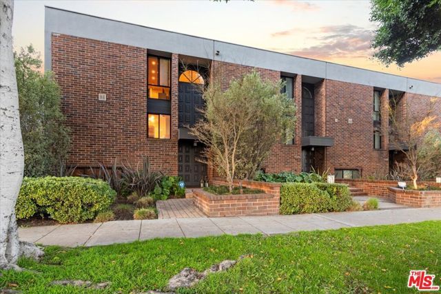 9311 Burton Way A, Beverly Hills, CA 90210