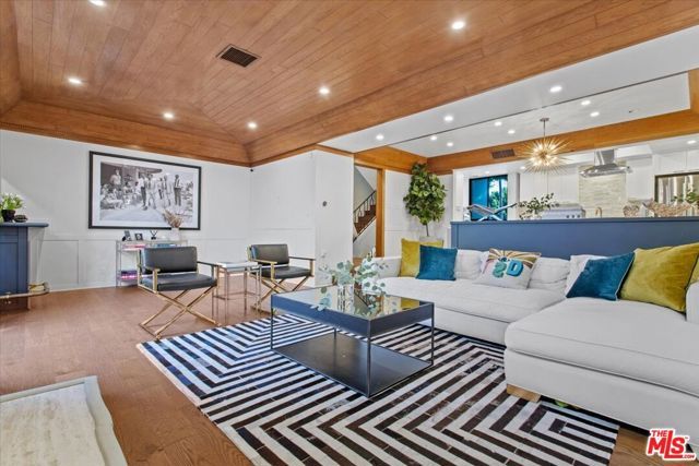 9311 Burton Way A, Beverly Hills, CA 90210