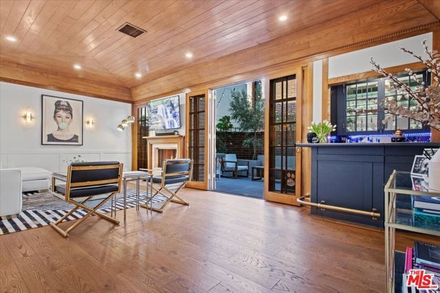 9311 Burton Way A, Beverly Hills, CA 90210