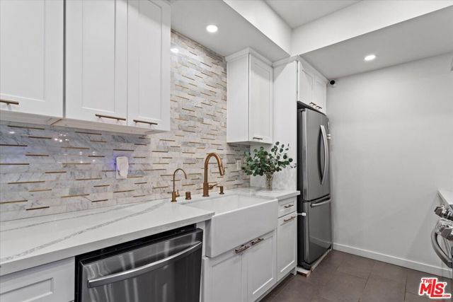 9311 Burton Way A, Beverly Hills, CA 90210