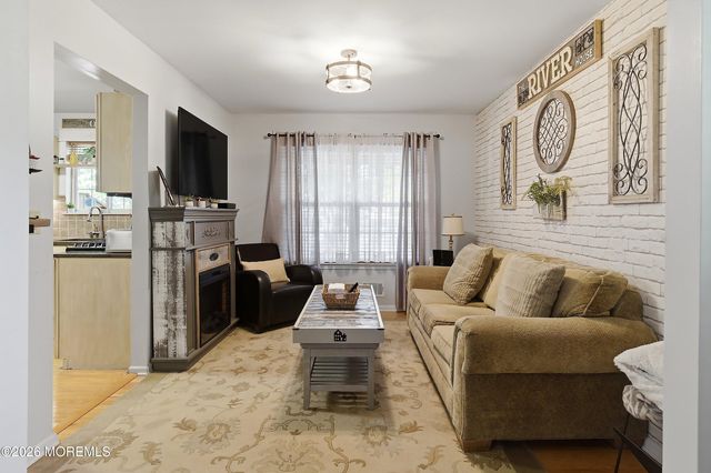 2 Maiden Lane, Toms River, NJ 08753