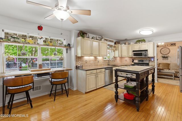 2 Maiden Lane, Toms River, NJ 08753